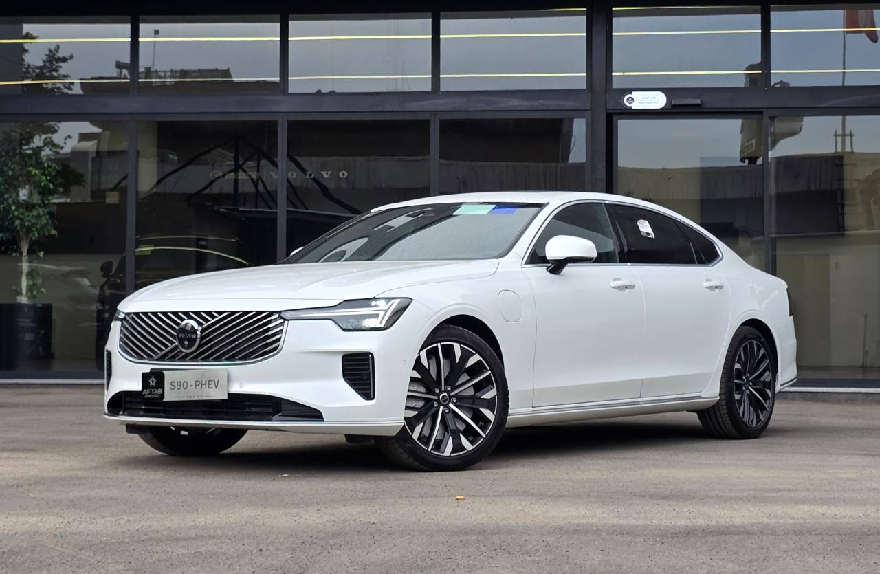 ولوو S90 PHEV