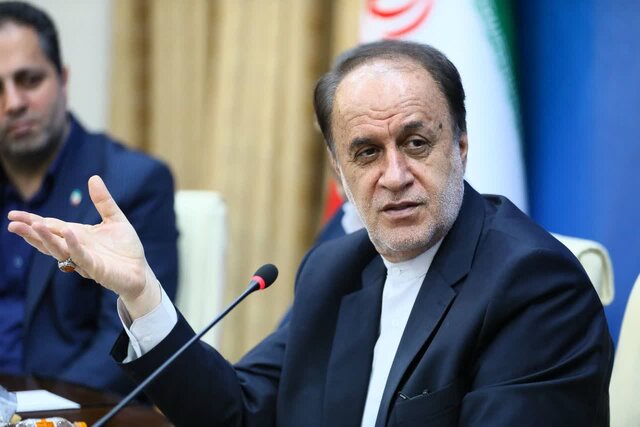 نایب‌رئیس مجلس: کل صنعت خودروسازی باید یک‌جا به مردم واگذار شود